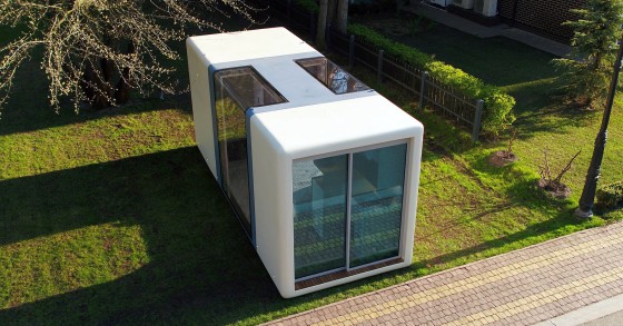 Una mini casa prefabbricata su ruote costruita con una stampante 3D e venduta pronta all'uso