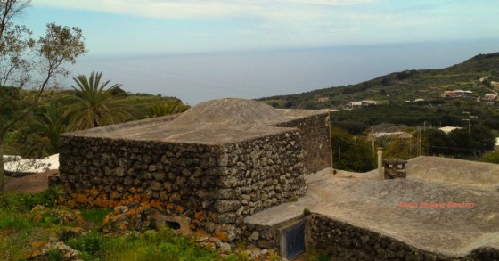 These are the traditional dammusi of Pantelleria