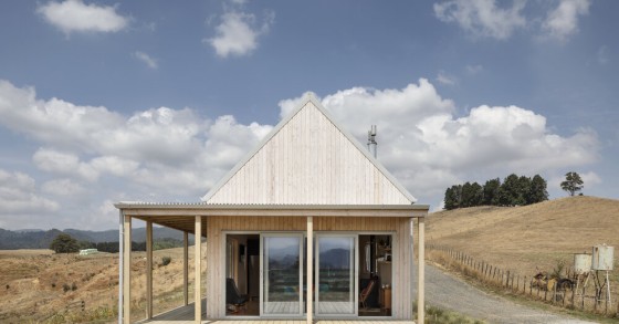 Una casa di campagna prefabbricata per ritrovare l'essenza della vita rurale