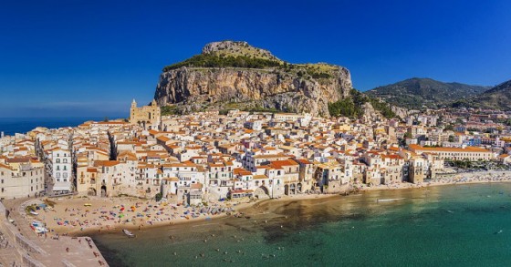 A bela costa de Cefalù