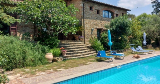 Questo casale con piscina in Umbria è in vendita all’asta su idealista