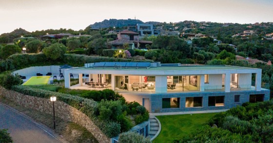 Această vilă superbă este casa perfectă pentru a locui pe Coasta de Smarald