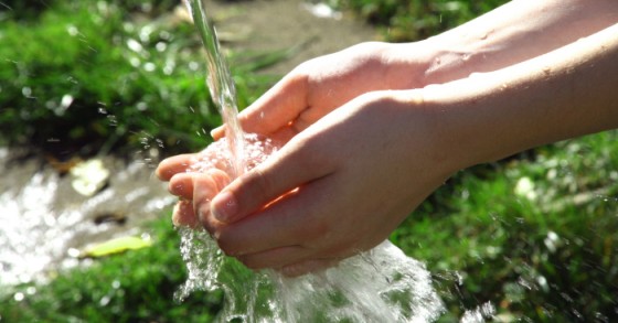 Giornata mondiale dell’acqua 2022: ecco come consumare meno acqua potabile in casa
