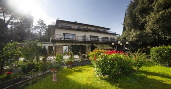 In vendita 6000 ville da ristrutturare con giardino e terrazzo a partire da 30000 euro