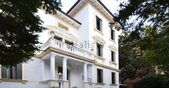 Una villa signorile che fonde antico e moderno in vendita per 1,45 mln
