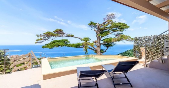 Villas with pool for sale in Italy