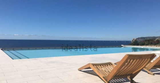 Villa con piscina in vendita