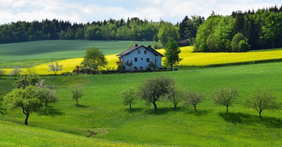 Come ristrutturare una casa in campagna: la guida completa