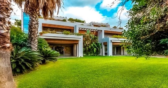 Una villa mozzafiato ad Atene per una vacanza da sogno (o per investimento)