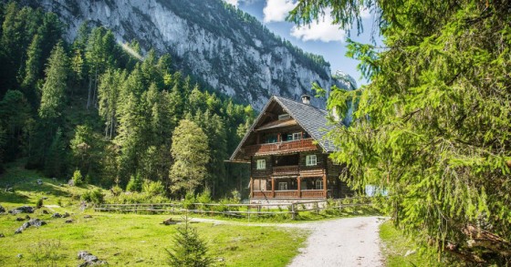 Stay in log cabins in Lombardy for free this summer
