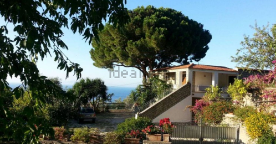 In vendita per 890.000 euro una splendida villa con vista mare a Ischia