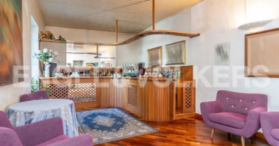 Un hotel panoramico a Castel Gandolfo si vende per 4,9 milioni di euro