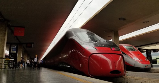 Elezioni politiche 2022: le agevolazioni per chi viaggia in treno, aereo e nave per votare