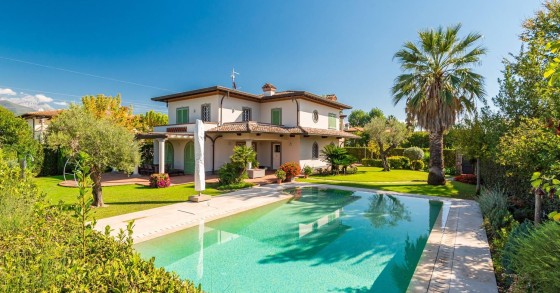 Una villa de lujo en venta en Forte dei Marmi