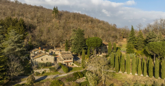 Village for sale in Italy