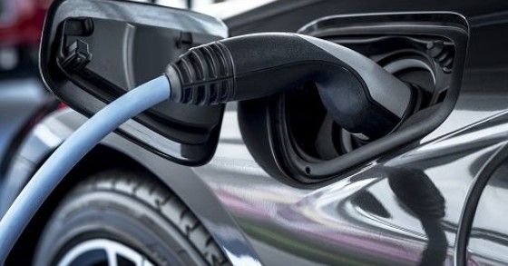 Auto: 60% italiani rimanda acquisto causa prezzi. Avanzano brand cinesi