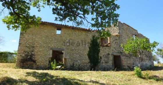casali da ristrutturare da 24.000 euro 