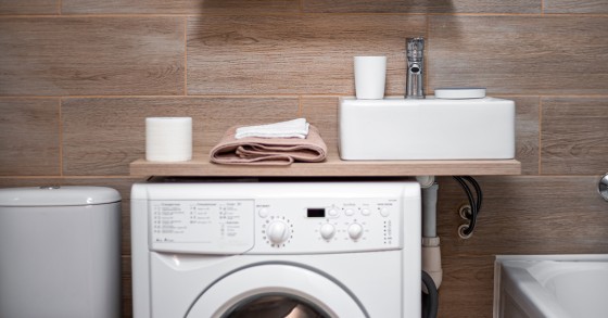Idee salvaspazio per bagno piccolo con lavatrice