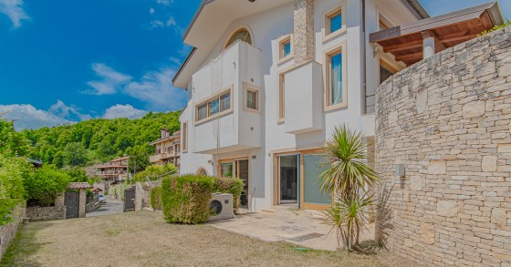 villa in vendita