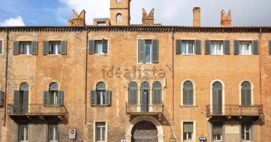 Palazzo medievale centro Verona