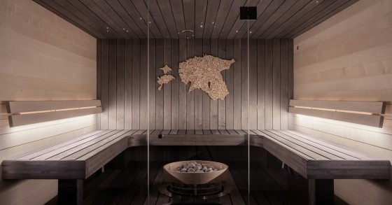 una sauna molto spaziosa