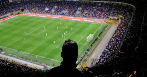 tifoso allo stadio Meazza di Milano