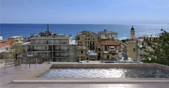 villa di nuova costruzione con piscina e vista mare