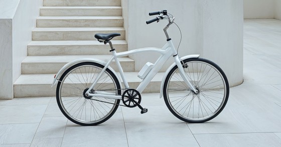 Bicicletta sul pianerottolo del condominio