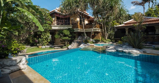 piscina casa lusso