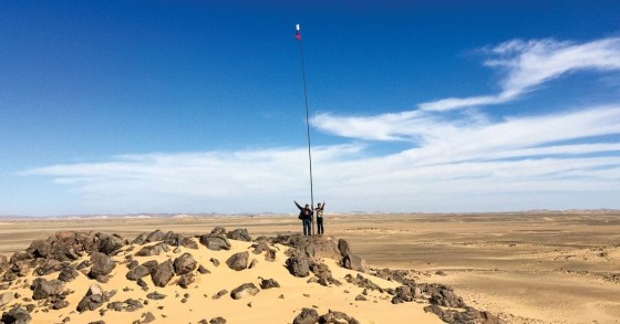 Bir Tawil è un territorio desertico, inospitale, la cui caratteristica principale è un pozzo nella sua zona elevata