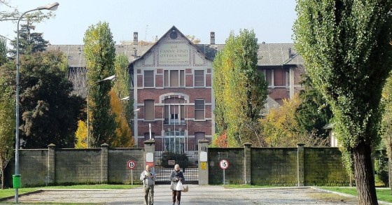 La facciata di Villa Finzi a Milano