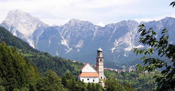 La Pieve di Zuglio con le Alpi Carniche sullo sfondo