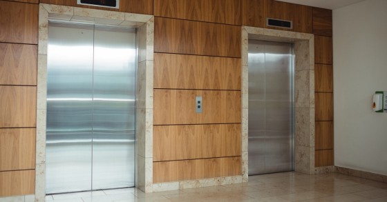Gli ascensori di un condominio moderno