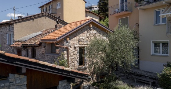L'edificio in pietra era precedentemente utilizzato come deposito di legna e rimessa