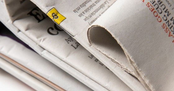 Un mucchio di quotidiani ripiegati