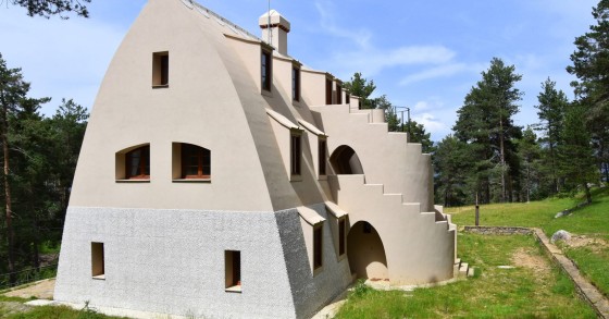 Lo Xalet del Catllaràs fu costruito tra il 1901 e il 1908 per ospitare gli ingegneri incaricati dell'installazione delle miniere di carbone nella zona