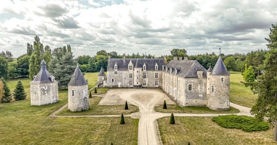 Castello medievale del XV secolo in vendita in Francia