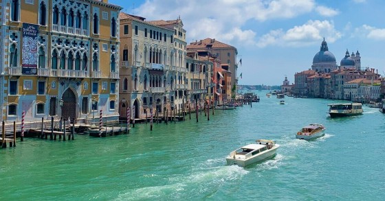 I traghetti e i motoscafi nella laguna di Venezia