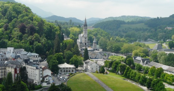 La basilica principale di Lourdes del culto mariano