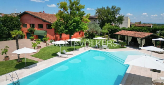 villa con piscina