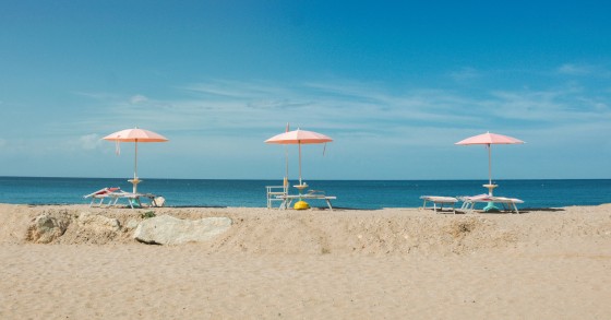 How much does it cost to go to the beach in Italy