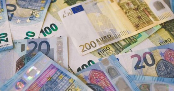 Lasciare soldi sul conto? In 10 anni si brucia fino al 30%
