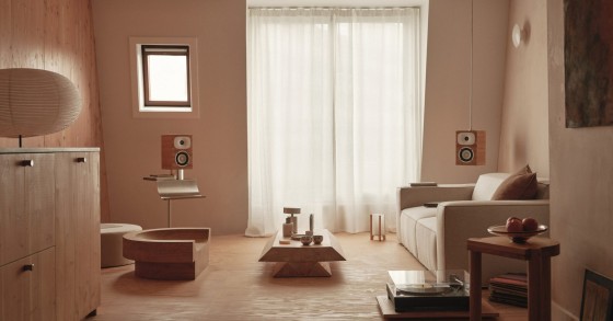 Benni Allan apuesta por materiales “duraderos”, tal y como se puede apreciar en su reciente vivienda, diseñada por él mismo y revestida de madera.