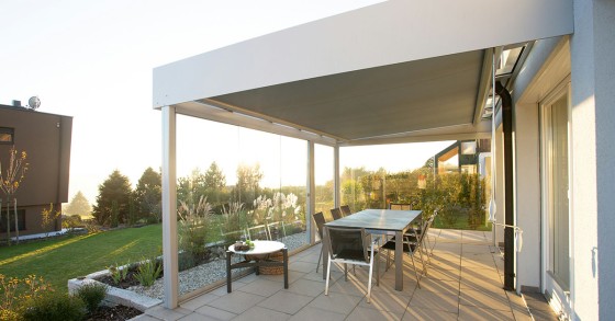 Tettoia nel giardino condominiale
