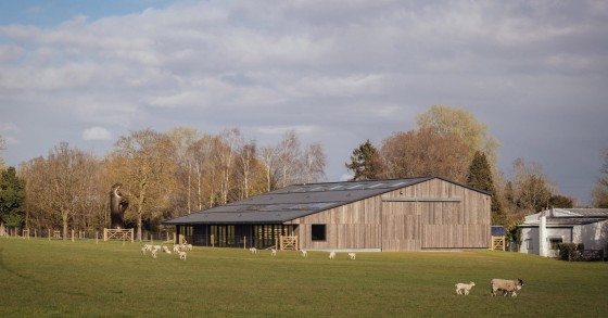 Il museo Henry Moore, recentemente ristrutturato e denominato Sheep Field Barn, si trova in un ex edificio agricolo
