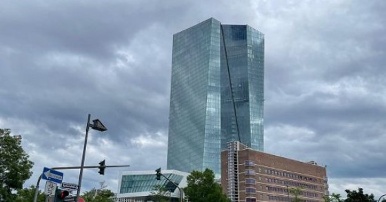 Bce: crescita rischia frenata, inflazione rialzi, dati guidano scelte tassi