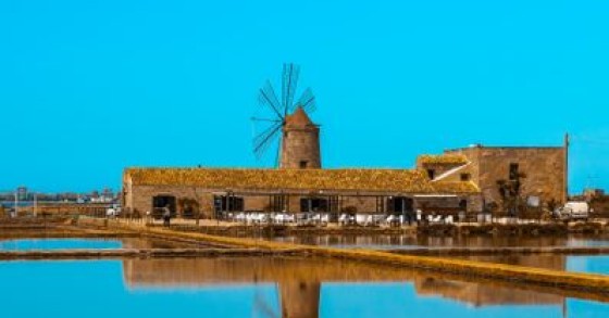 La Marsala che sorprende: saline rosa, Mozia e cantine