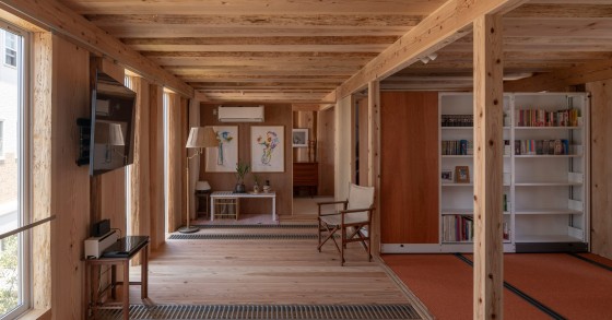 Live Sawn House è una casa con struttura in legno di cedro situata nei pressi del monte Aso, nella prefettura di Saitama, in Giappone