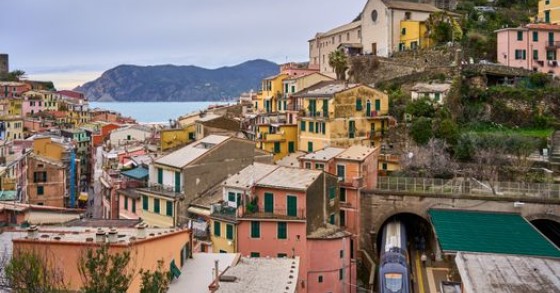 Autunno in treno: borghi e città italiane da visitare senza auto