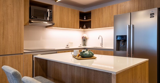 Cucina in legno con isola